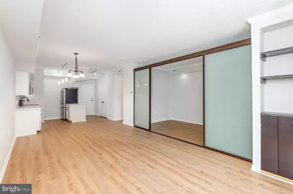 Arlington, VA 22202,1211 S EADS ST #307