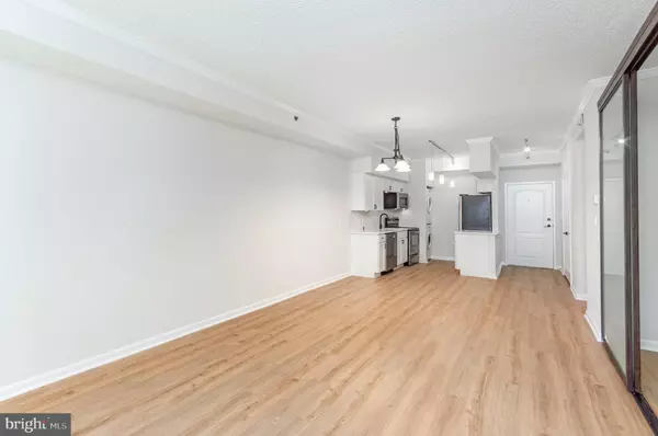 Arlington, VA 22202,1211 S EADS ST #307