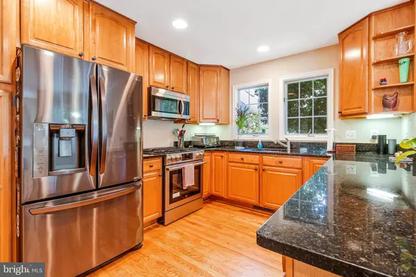 Falls Church, VA 22046,210 N OAK ST