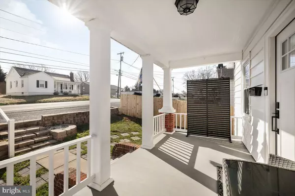 Charles Town, WV 25414,821 JEFFERSON AVE
