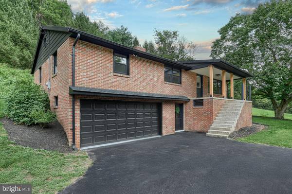 3433 W SPRINGFIELD RD, Glen Rock, PA 17327