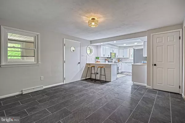 Glen Rock, PA 17327,3433 W SPRINGFIELD RD