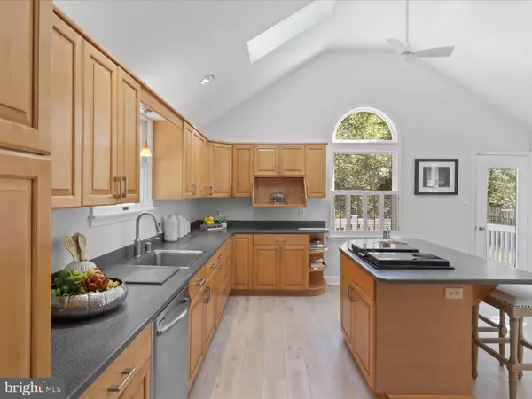 Arlington, VA 22207,2323 N BURLINGTON ST