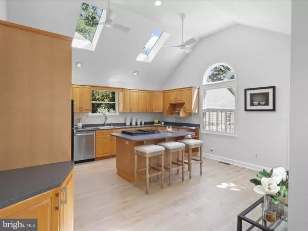 Arlington, VA 22207,2323 N BURLINGTON ST