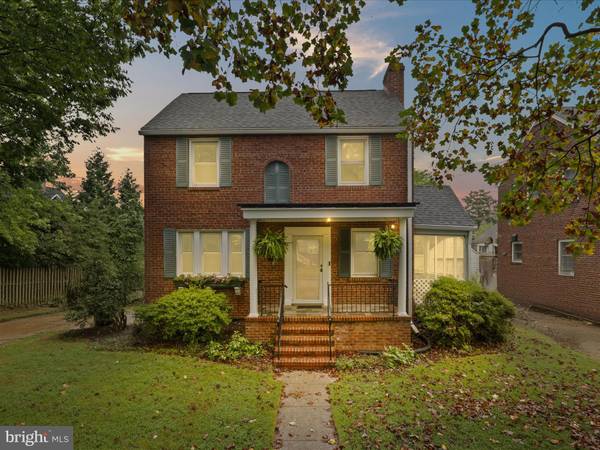 2323 N BURLINGTON ST, Arlington, VA 22207