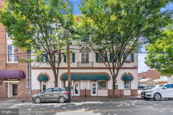 7 W PICCADILLY ST #F, Winchester, VA 22601
