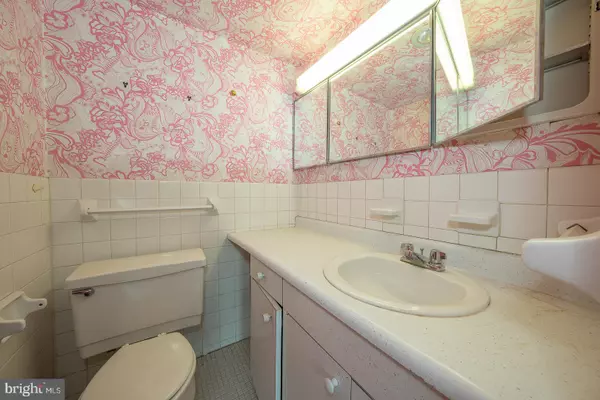 Philadelphia, PA 19103,1919 CHESTNUT ST #2819