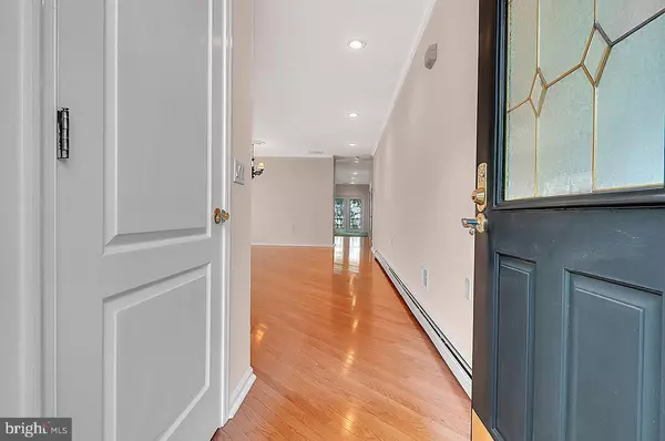 West Windsor, NJ 08550,26 RAINFLOWER LA