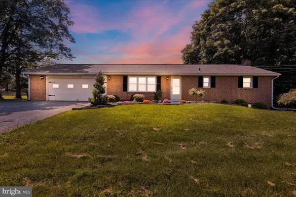 Ephrata, PA 17522,1638 APPLE ST