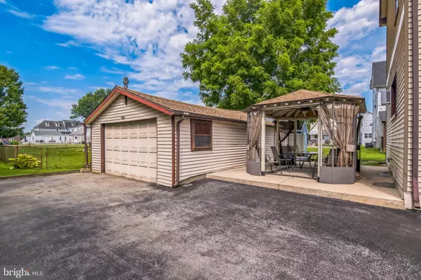 Holmes, PA 19043,361 AMOSLAND RD