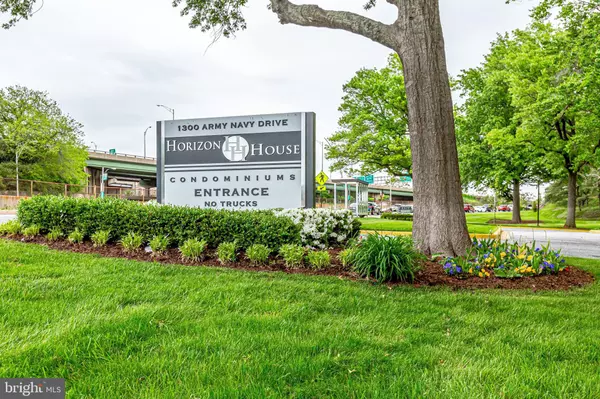 Arlington, VA 22202,1300 ARMY NAVY DR #307
