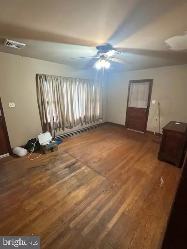 Hague, VA 22469,4856 COLES POINT RD