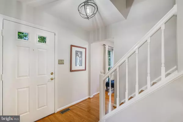Alexandria, VA 22310,5631 RIDGE VIEW DR