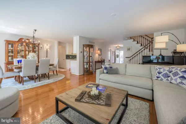 Moorestown, NJ 08057,42 FOXWOOD DR