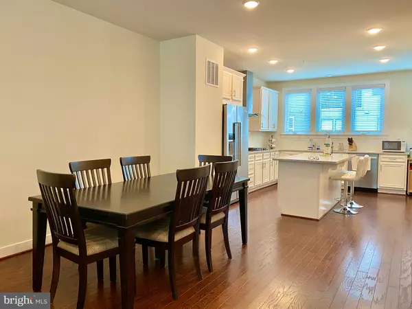 13364 SHERWOOD PARK LN, Herndon, VA 20171