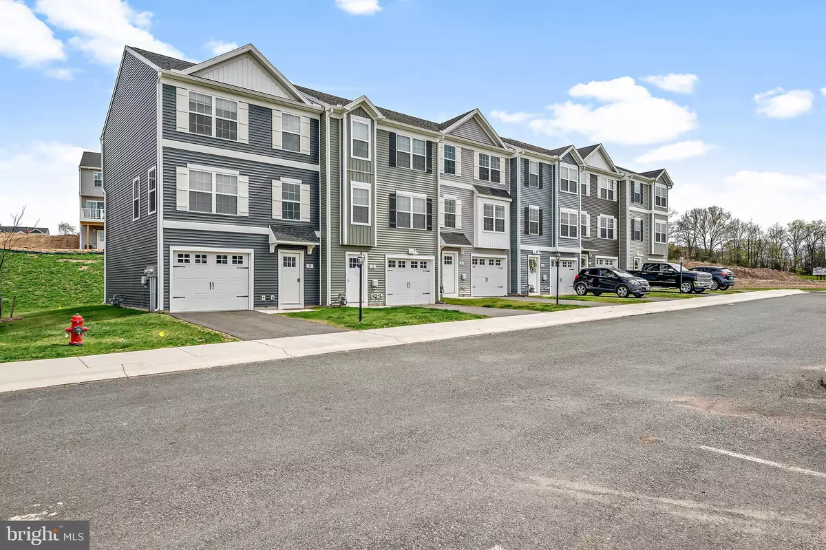 Enola, PA 17025,2004 SIENNA CT