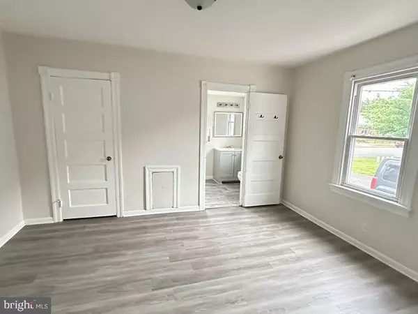 Williamstown, NJ 08094,33-33 B CARROLL AVE #B