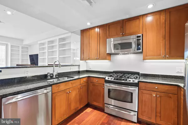 Falls Church, VA 22046,513 W BROAD ST #412