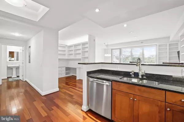 Falls Church, VA 22046,513 W BROAD ST #412