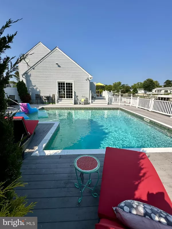 Manahawkin, NJ 08050,124 LEE DR