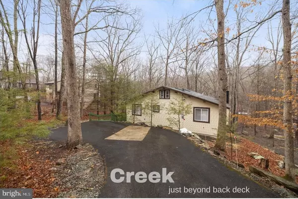 Bushkill, PA 18324,5814 DECKER RD