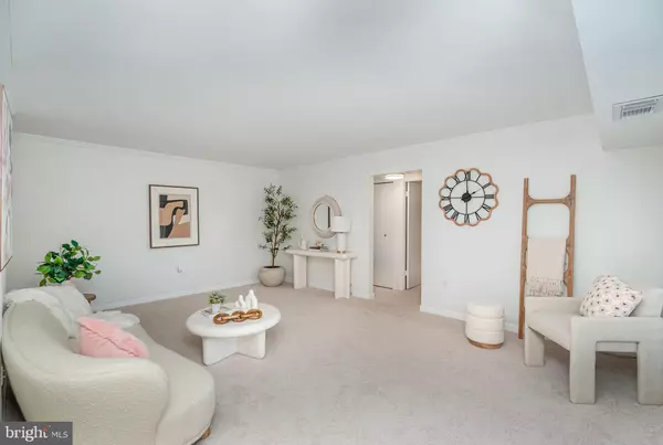 Mclean, VA 22102,1923 WILSON LN #102