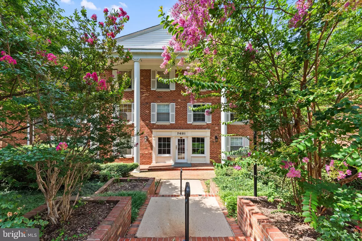 Mclean, VA 22102,7621 PROVINCIAL DR #301