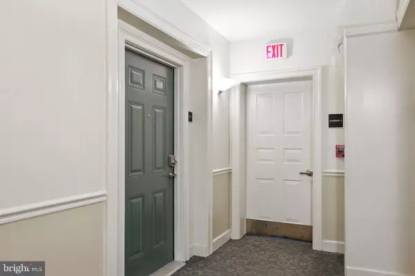 Herndon, VA 20170,12919 ALTON SQ #307