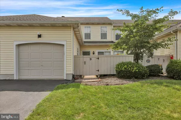 9 SPRING WALK CT, Lancaster, PA 17601