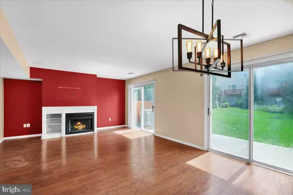 Lancaster, PA 17601,9 SPRING WALK CT