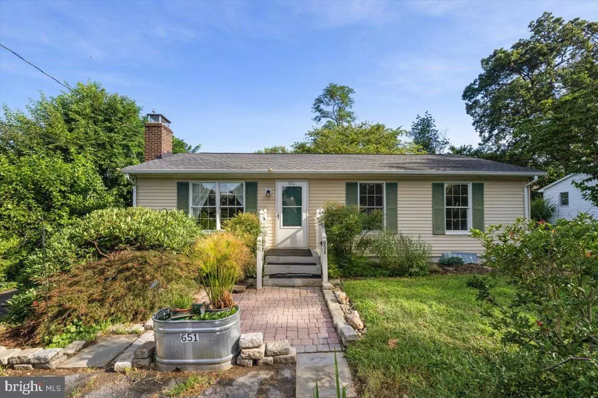 Purcellville, VA 20132,651 E G ST