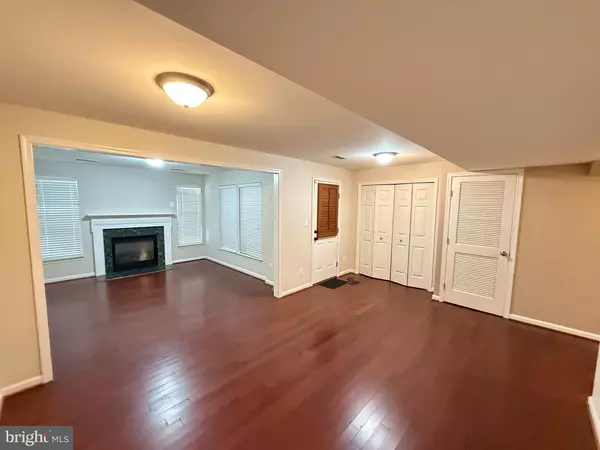 Herndon, VA 20171,2539 BANSHIRE DR
