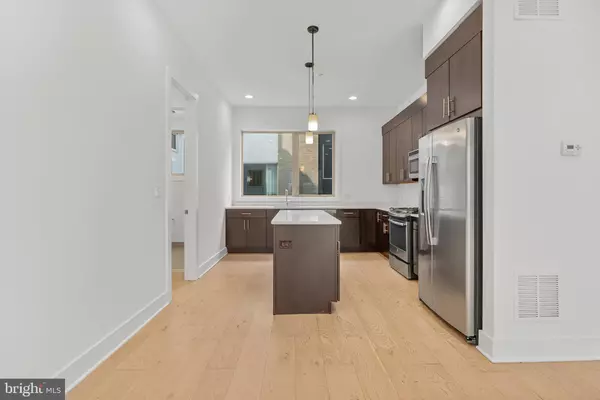 Philadelphia, PA 19123,927-31 N FRONT ST #2