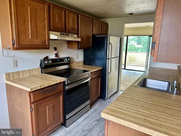 Alexandria, VA 22309,8716 VILLAGE SQUARE DRIVE #11/8716