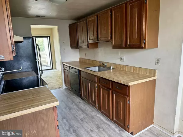Alexandria, VA 22309,8716 VILLAGE SQUARE DRIVE #11/8716