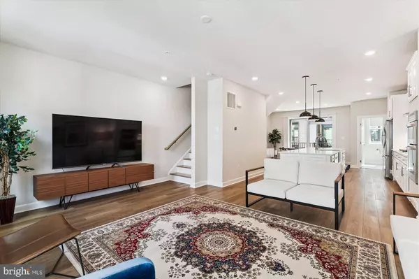 Vienna, VA 22180,205 MARKET SQ NW #15