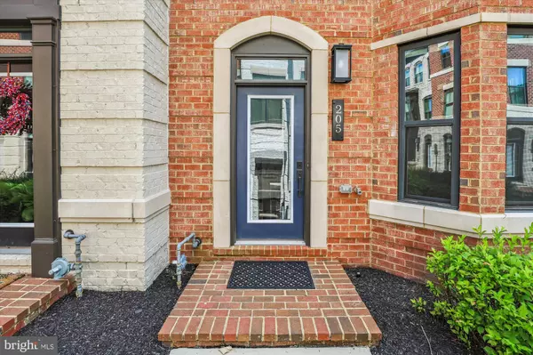 Vienna, VA 22180,205 MARKET SQ NW #15