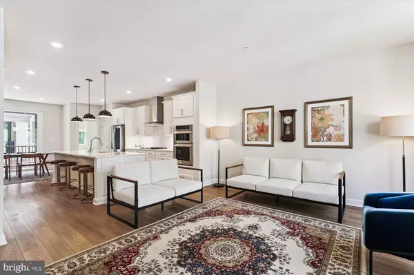 Vienna, VA 22180,205 MARKET SQ NW #15