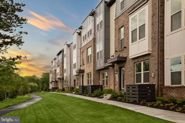 2174 GLACIER RD, Herndon, VA 20170
