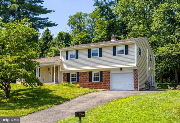 2319 LAKEVIEW DR, Yardley, PA 19067