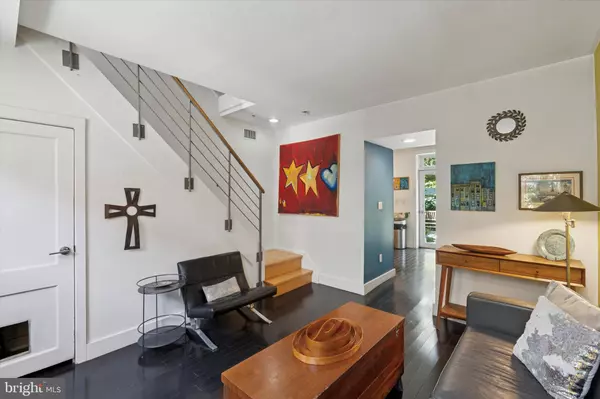 Philadelphia, PA 19147,926 KIMBALL ST