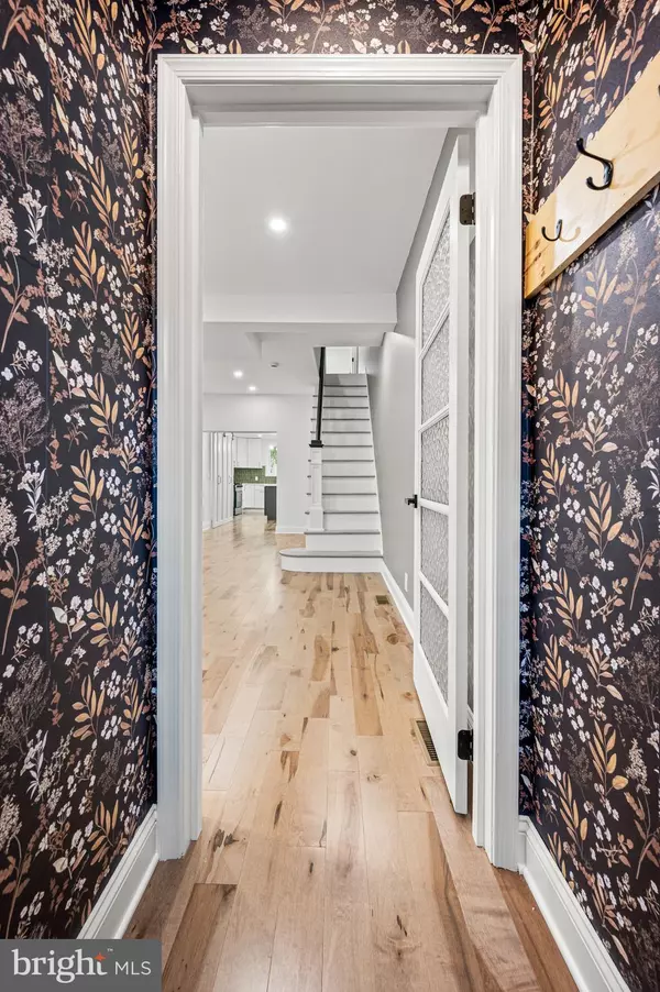 Philadelphia, PA 19148,1921 S 10TH ST