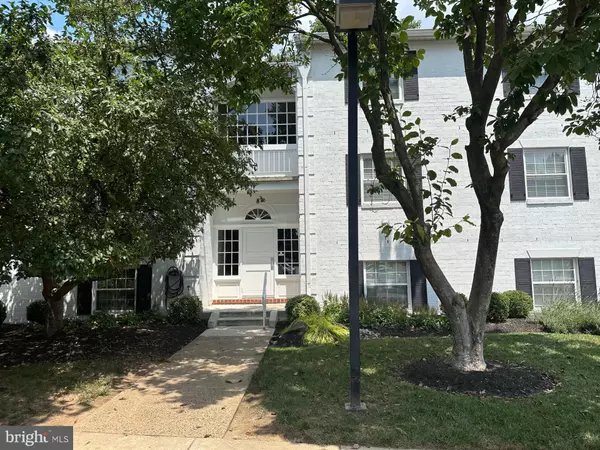 8 GURTEEN CT #202, Lutherville Timonium, MD 21093