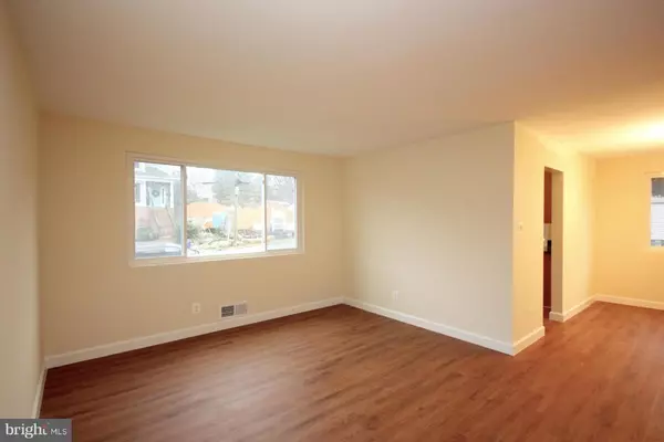 Arlington, VA 22207,1901 N QUEBEC ST N #MIDDLE UNIT