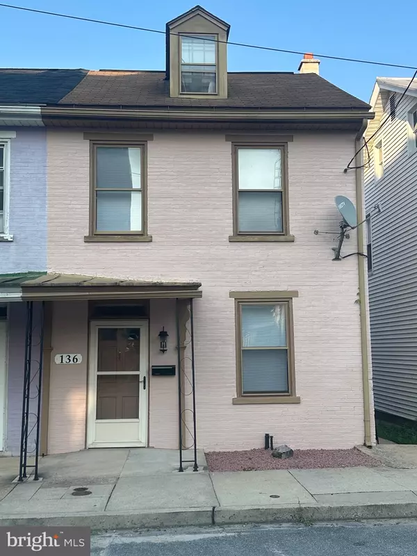 136 N RAILROAD ST, Annville, PA 17003