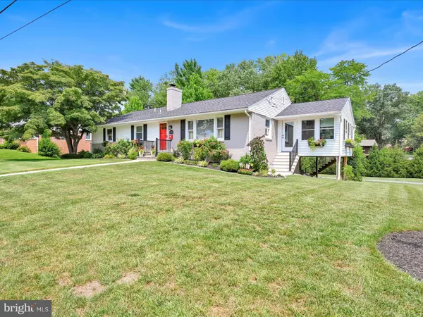 402 SPRING DR, Millersville, PA 17551