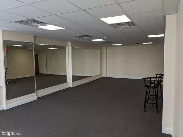 Ambler, PA 19002,46 E BUTLER AVE #2ND LEVEL FRONT