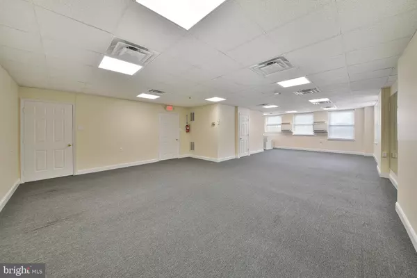Ambler, PA 19002,46 E BUTLER AVE #2ND LEVEL REAR