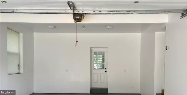 Oxon Hill, MD 20745,5002 BARNABY LN