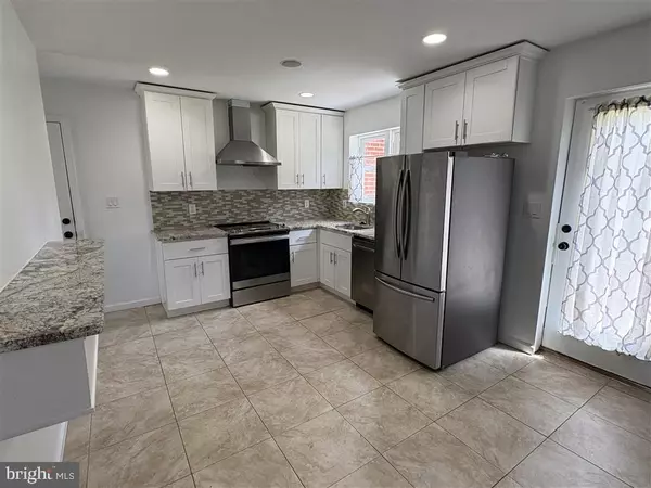 Oxon Hill, MD 20745,5002 BARNABY LN